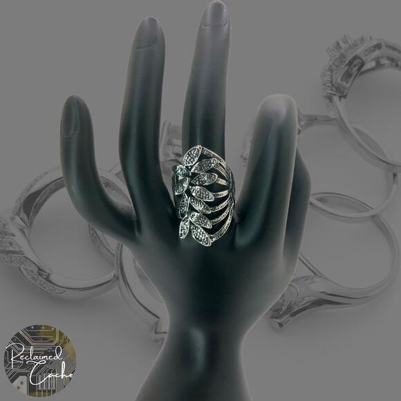 Silver Side Leaf Cluster Ring - Size 8 - Picture 1 of 7